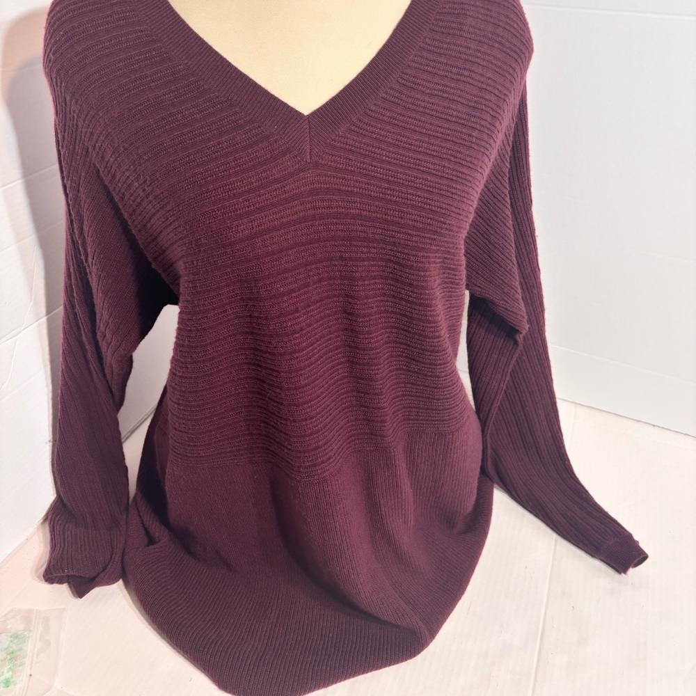 NWT Lord & Taylor New Deep Burgundy V-Neck Structured Top Large soft stretchy - Picture 3 of 8